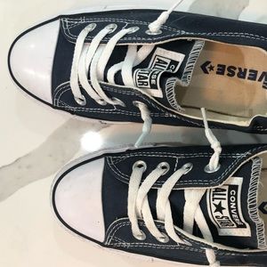 Women’s Converse All Stars Sz 9 navy blue